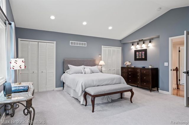 6280 Dakota Circle, Bloomfield Hills, MI 48301