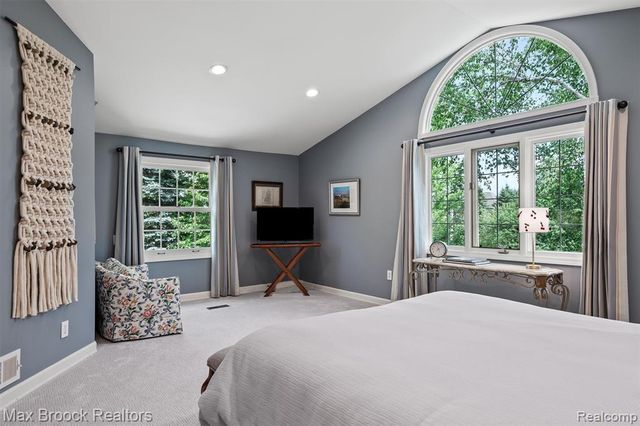 6280 Dakota Circle, Bloomfield Hills, MI 48301