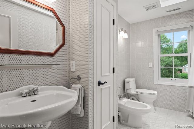6280 Dakota Circle, Bloomfield Hills, MI 48301