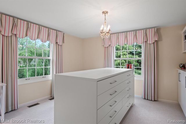 6280 Dakota Circle, Bloomfield Hills, MI 48301