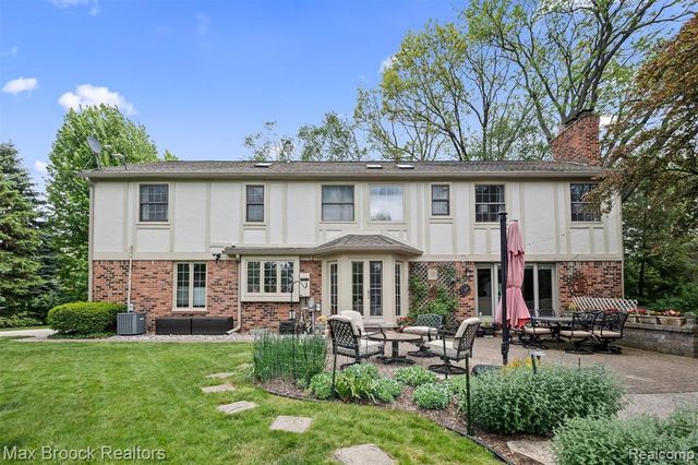 6280 Dakota Circle, Bloomfield Hills, MI 48301