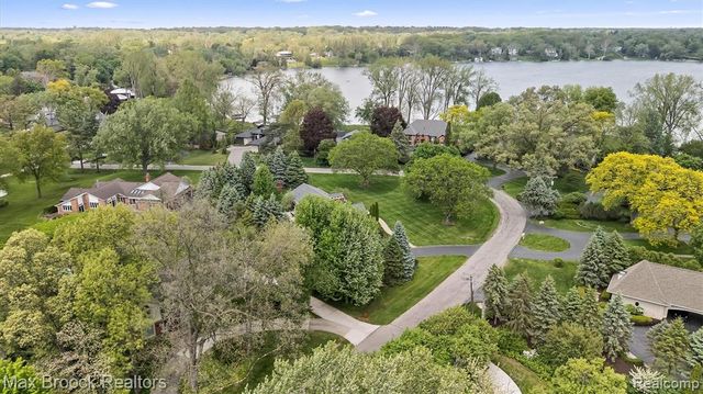 6280 Dakota Circle, Bloomfield Hills, MI 48301