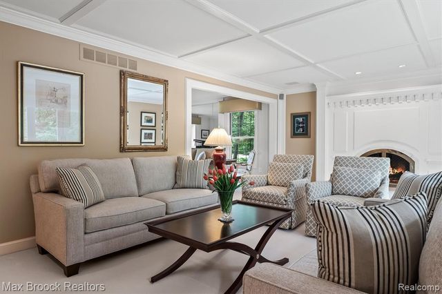 6280 Dakota Circle, Bloomfield Hills, MI 48301