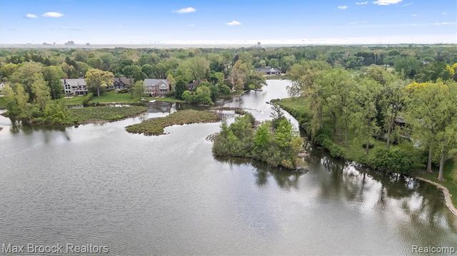 6280 Dakota Circle, Bloomfield Hills, MI 48301