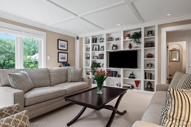 6280 Dakota Circle, Bloomfield Hills, MI 48301