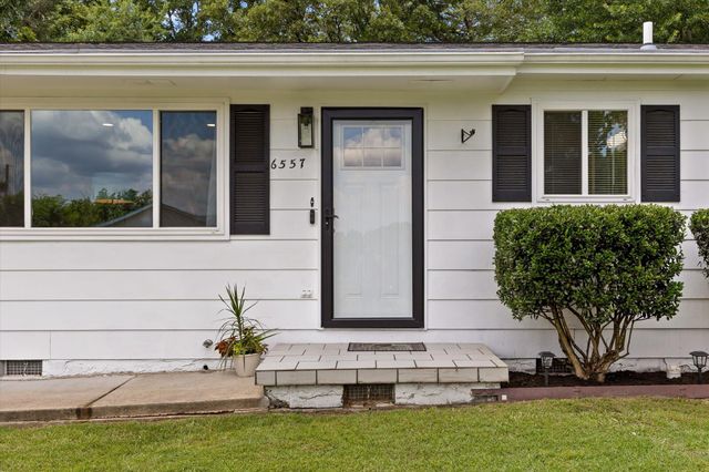6557 Esquire Lane, Hixson, TN 37343