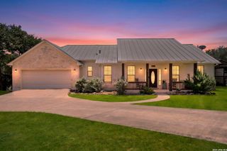 2700 SKYLINE DR, Canyon Lake, TX 78133