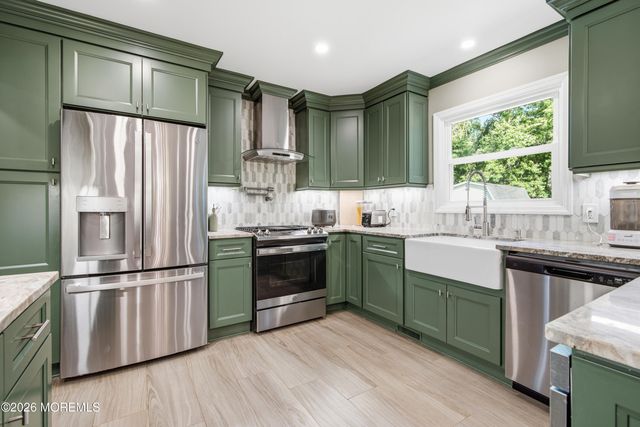 11 Highview Circle, Middletown, NJ 07748