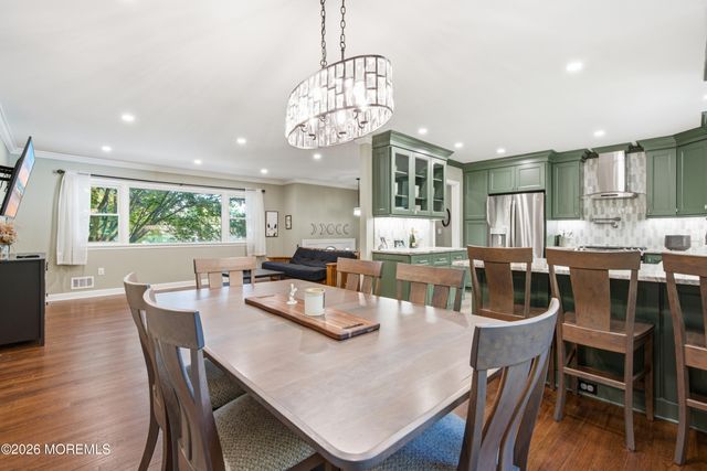 11 Highview Circle, Middletown, NJ 07748