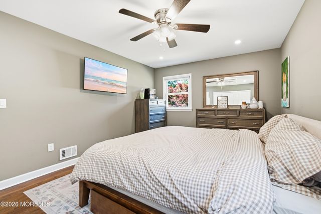 11 Highview Circle, Middletown, NJ 07748