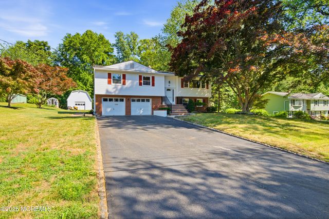 11 Highview Circle, Middletown, NJ 07748