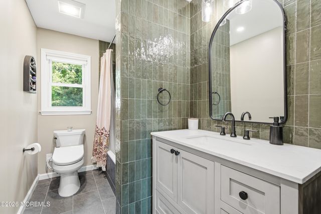 11 Highview Circle, Middletown, NJ 07748