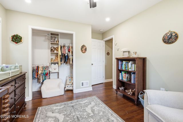 11 Highview Circle, Middletown, NJ 07748