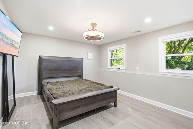 11 Highview Circle, Middletown, NJ 07748