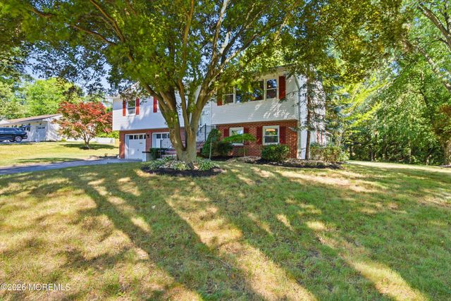 11 Highview Circle, Middletown, NJ 07748