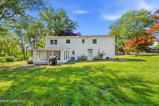 11 Highview Circle, Middletown, NJ 07748