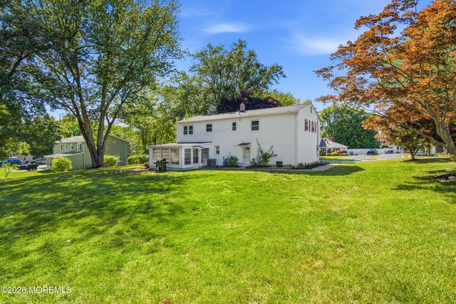 11 Highview Circle, Middletown, NJ 07748