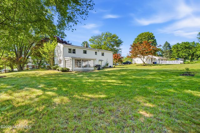 11 Highview Circle, Middletown, NJ 07748