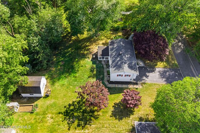 11 Highview Circle, Middletown, NJ 07748