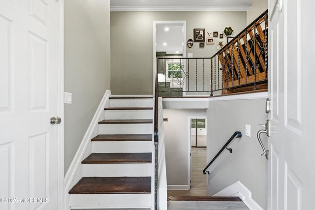 11 Highview Circle, Middletown, NJ 07748