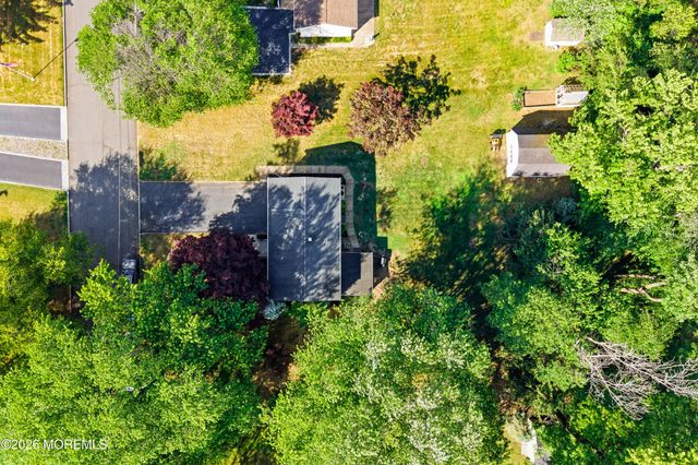 11 Highview Circle, Middletown, NJ 07748