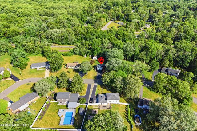 11 Highview Circle, Middletown, NJ 07748