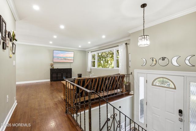 11 Highview Circle, Middletown, NJ 07748