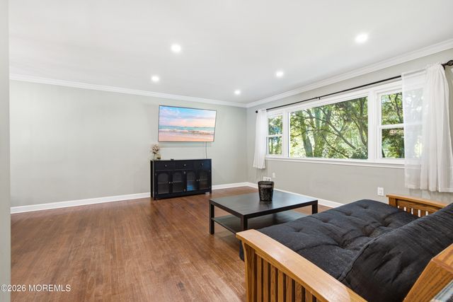 11 Highview Circle, Middletown, NJ 07748