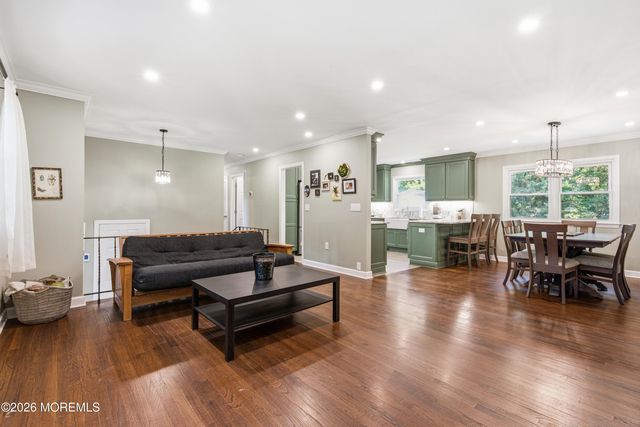 11 Highview Circle, Middletown, NJ 07748