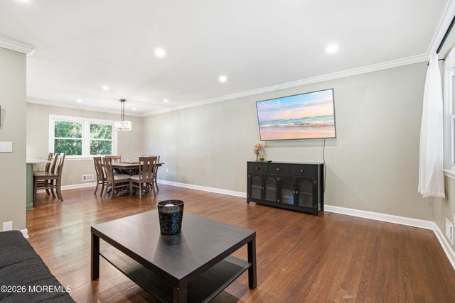 11 Highview Circle, Middletown, NJ 07748