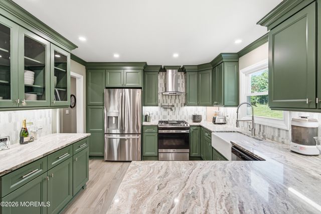 11 Highview Circle, Middletown, NJ 07748
