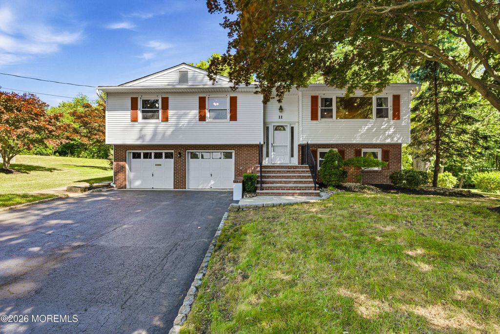 11 Highview Circle, Middletown, NJ 07748