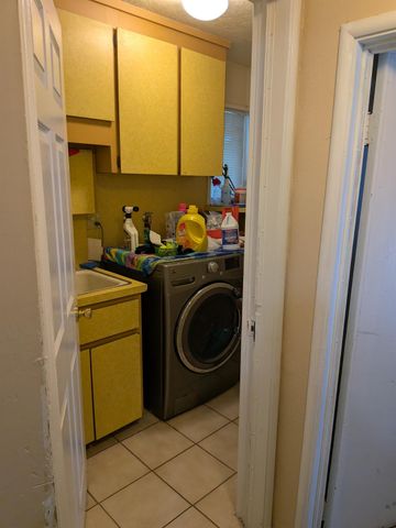 5209 N Angus Avenue, Fresno, CA 93710