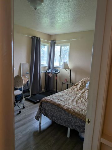 5209 N Angus Avenue, Fresno, CA 93710