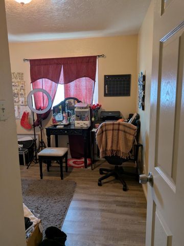 5209 N Angus Avenue, Fresno, CA 93710