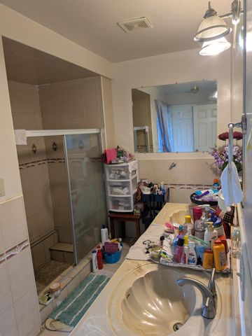 5209 N Angus Avenue, Fresno, CA 93710