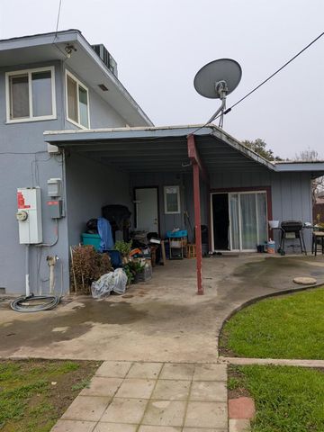 5209 N Angus Avenue, Fresno, CA 93710