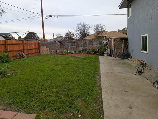 5209 N Angus Avenue, Fresno, CA 93710
