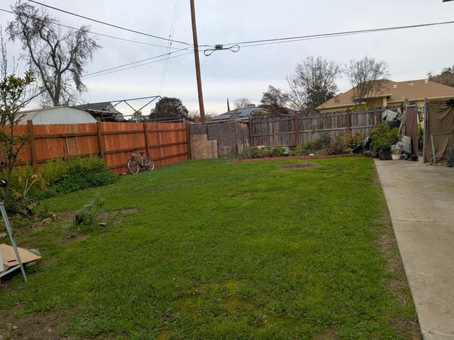 5209 N Angus Avenue, Fresno, CA 93710