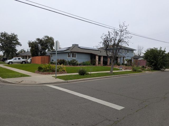 5209 N Angus Avenue, Fresno, CA 93710