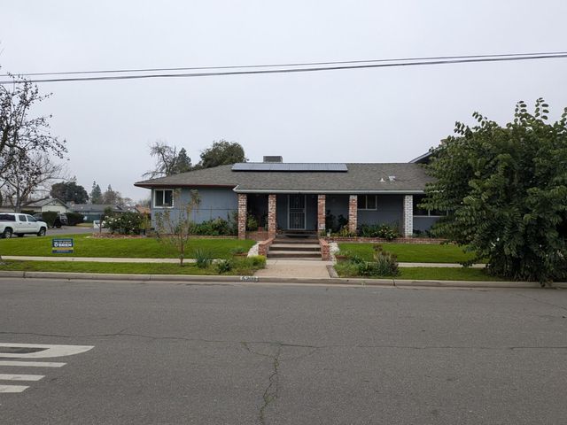 5209 N Angus Avenue, Fresno, CA 93710