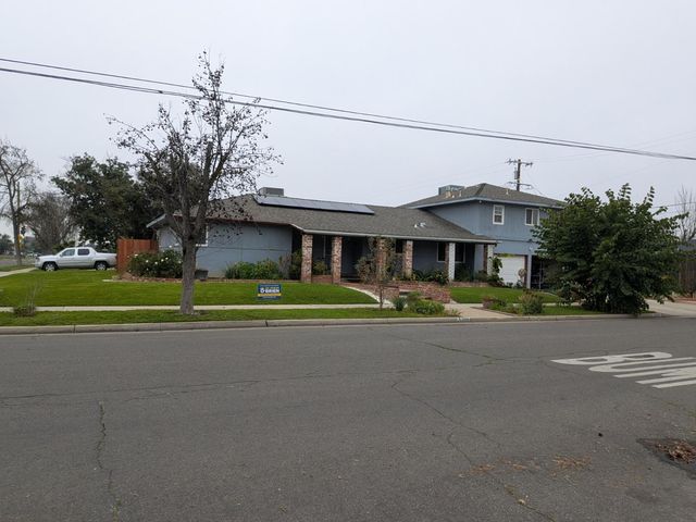 5209 N Angus Avenue, Fresno, CA 93710