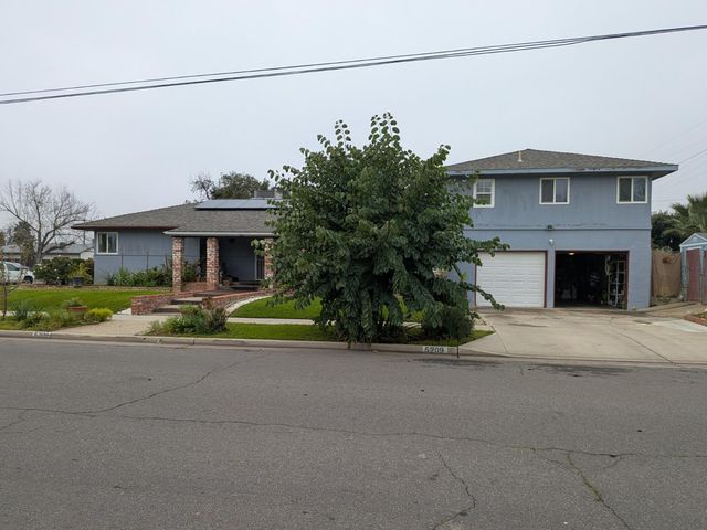 5209 N Angus Avenue, Fresno, CA 93710
