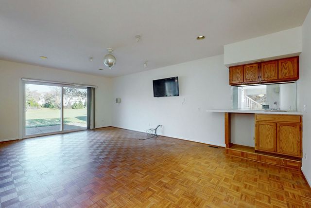 3820 Kiess Drive, Glenview, IL 60025