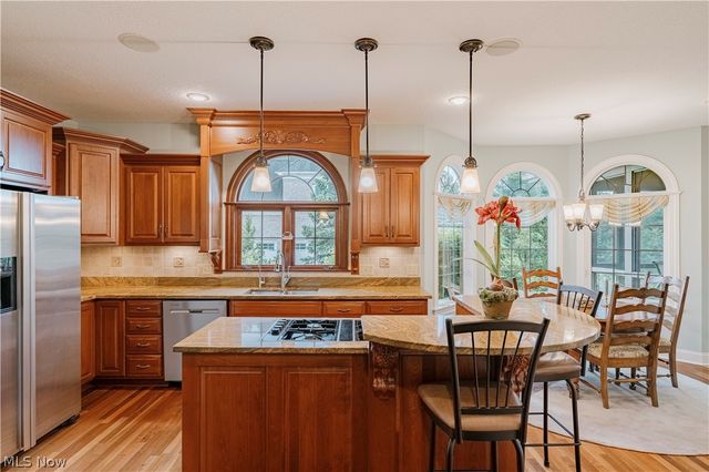 4013 Meadowvale Court, Akron, OH 44333