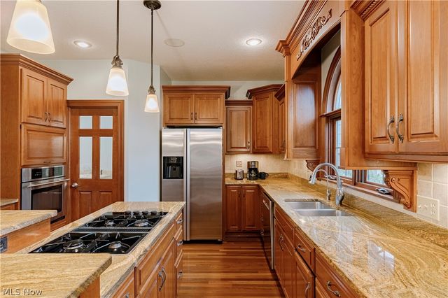 4013 Meadowvale Court, Akron, OH 44333