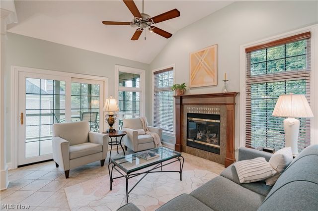 4013 Meadowvale Court, Akron, OH 44333
