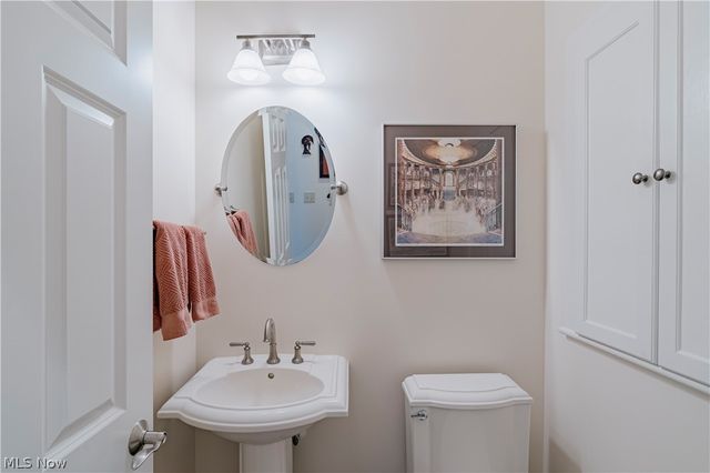 4013 Meadowvale Court, Akron, OH 44333