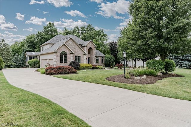 4013 Meadowvale Court, Akron, OH 44333