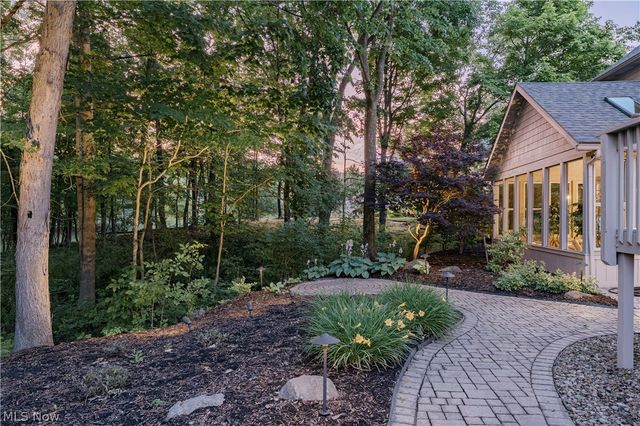 4013 Meadowvale Court, Akron, OH 44333